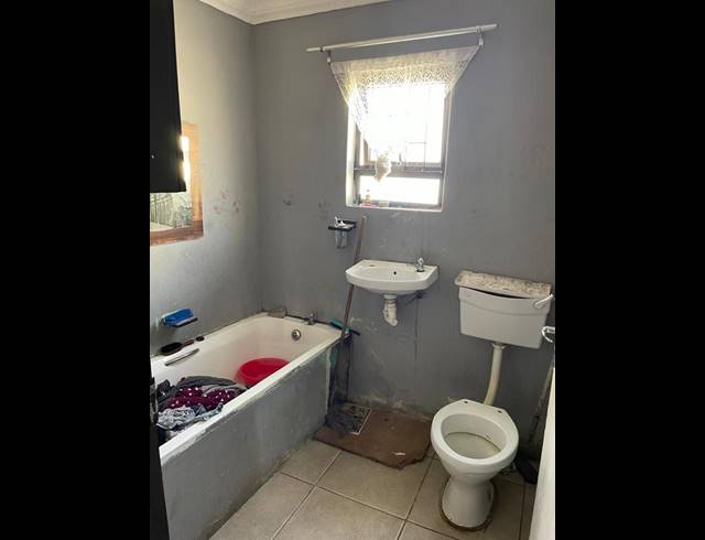 2 BEDROOM HOUSE FOR SALE IN DIAZVILLE
